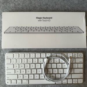 Apple Mac Keyboard with Touch ID (lightning cable)